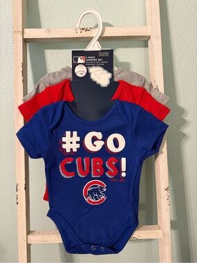 NWT MLB Chicago Cubs 3-Piece Baby Creeper Set Blue, Red, Gray Bodysuits Size 3M